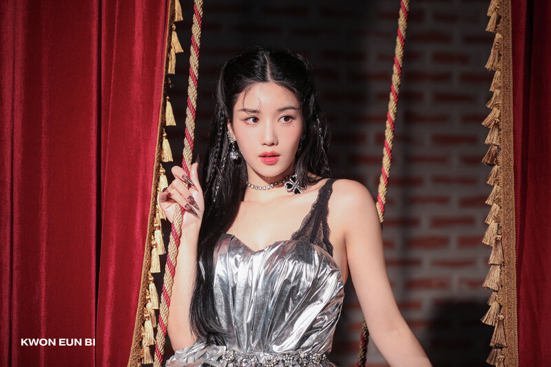 221024 Woollim Naver Post - Kwon Eunbi - 'Lethality' Jacket Behind documents 2