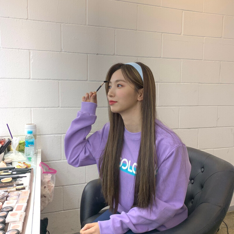 211025 Cherry Bullet Twitter Update - Jiwon documents 1