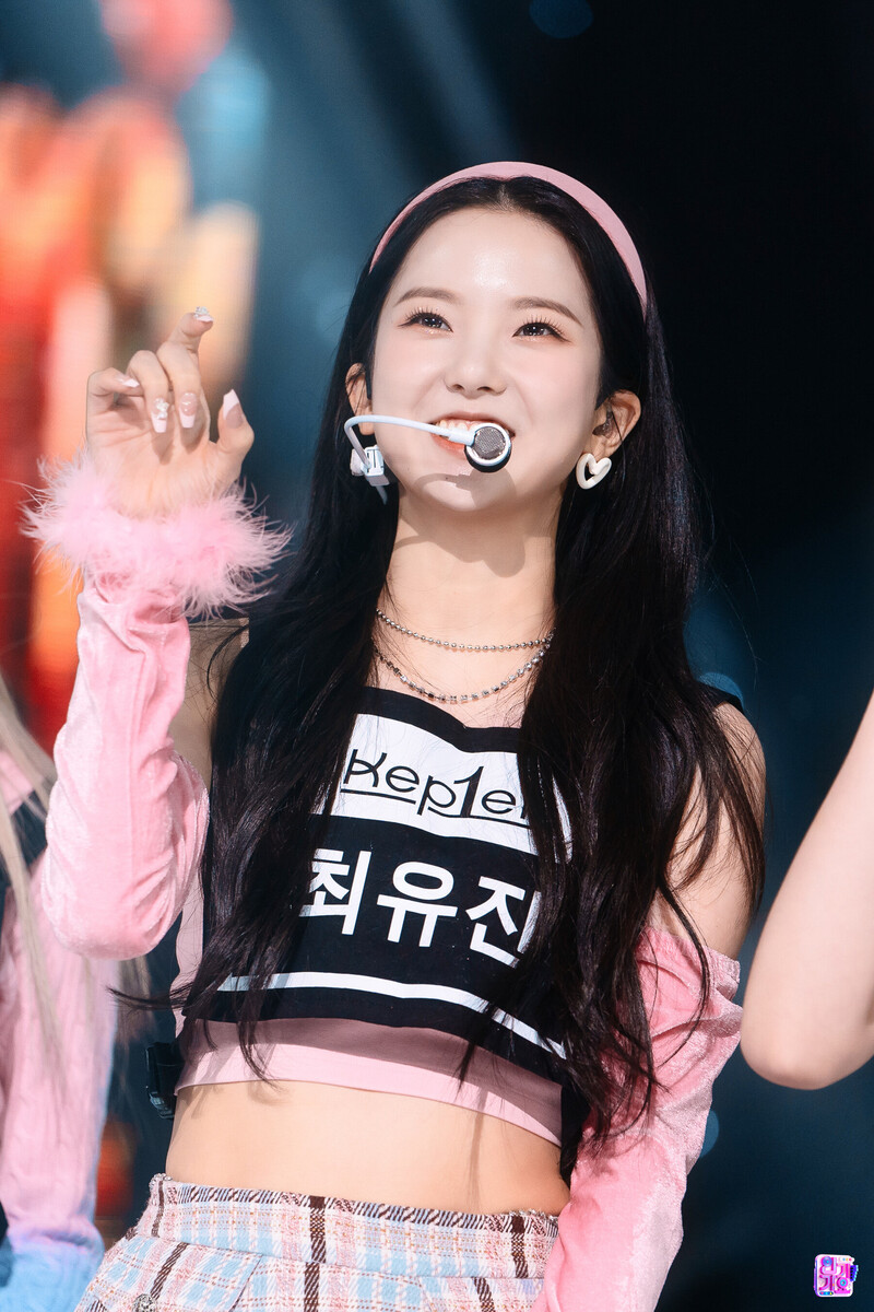 220123 Kep1er Yujin - 'WA DA DA' at Inkigayo documents 5