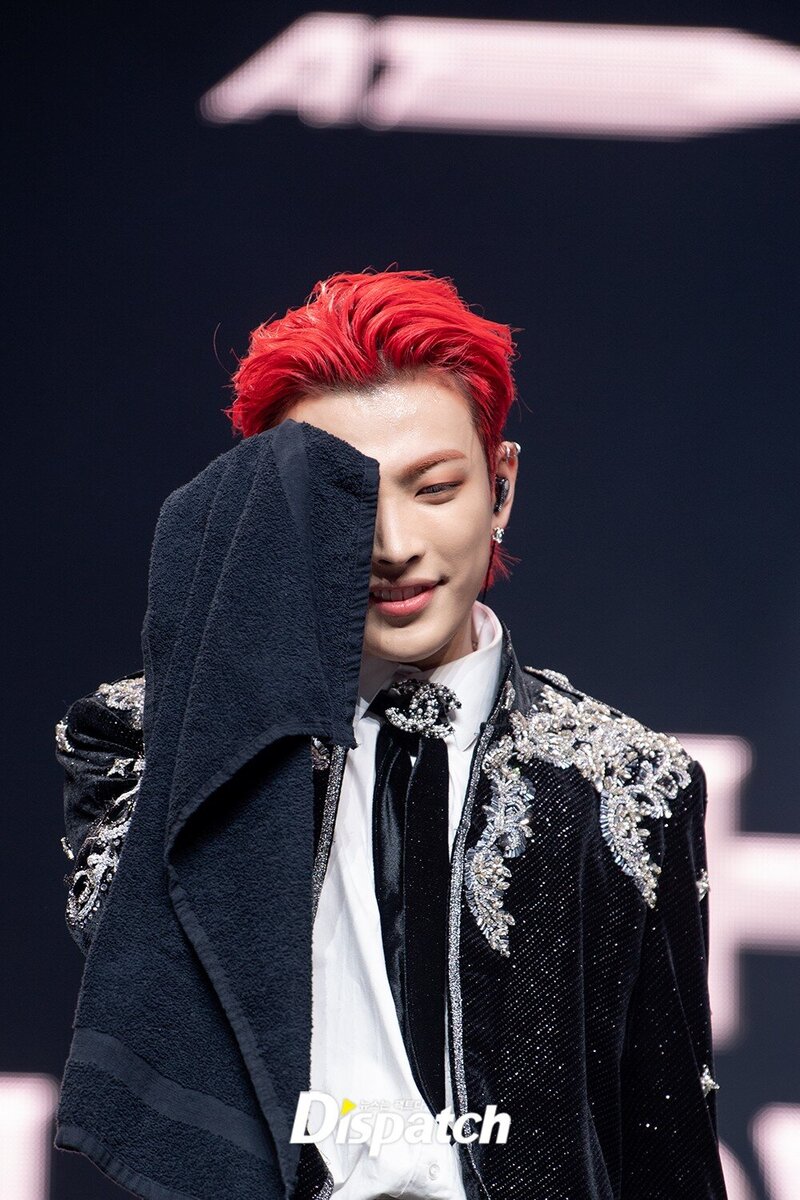 220201 HONGJOONG- ATEEZ 'THE FELLOWSHIP: BEGINNING OF THE END' in LA documents 4