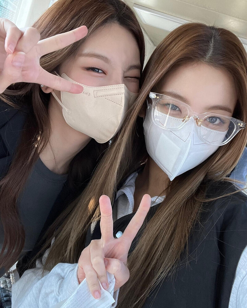 220503 ITZY Instagram Update documents 1