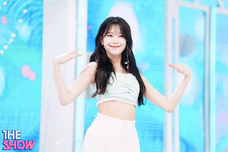 220705 fromis_9 Jiheon 'Stay This Way' at The Show documents 2