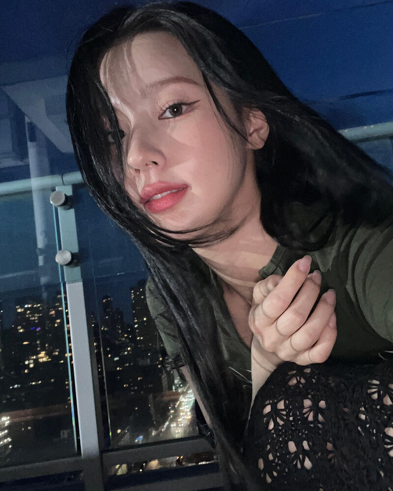 230723 - (G)I-DLE MIYEON Instagram Update documents 1