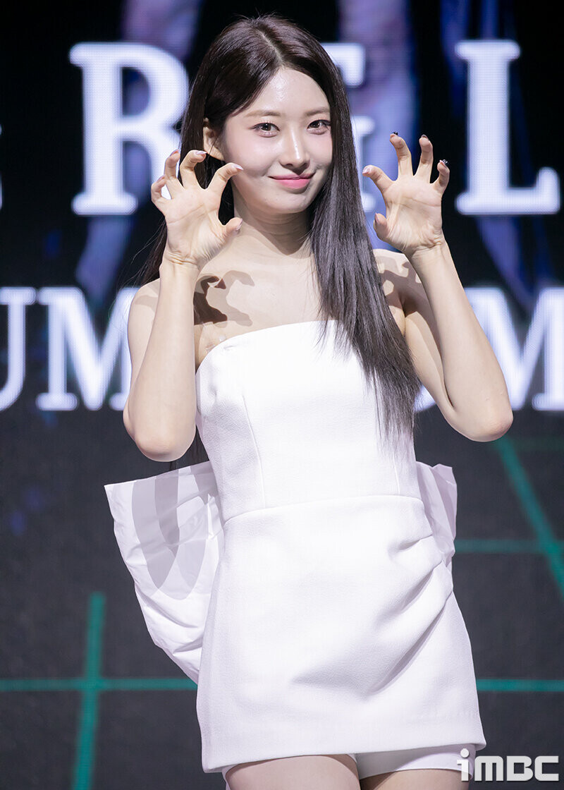 240610 EVERGLOW Sihyeon - "ZOMBIE" Comeback Showcase documents 7