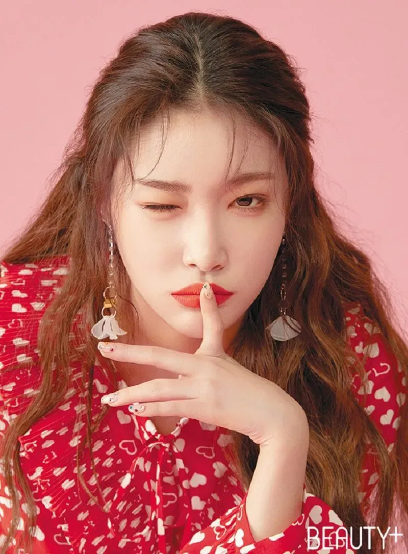 Kim_Chungha_Beauty+_Magazine_February_2018_4.jpg