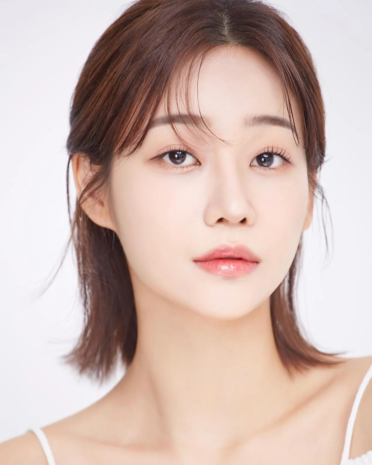 Yuna (ex-AOA) & Jisoo (ex-TAHITI) do collab body profile pics for