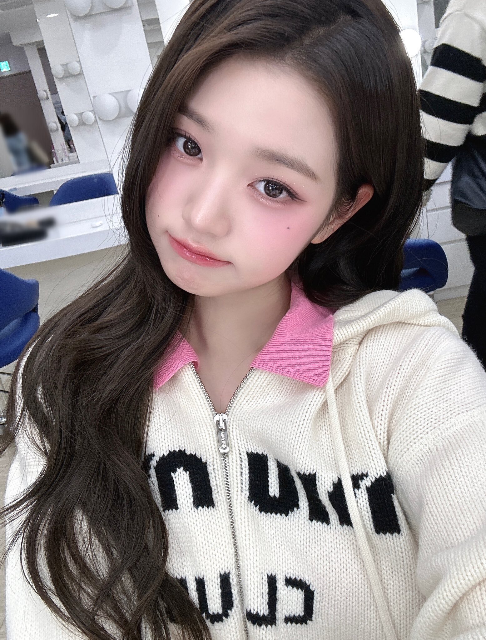 230424 IVE Twitter Update - Wonyoung | kpopping