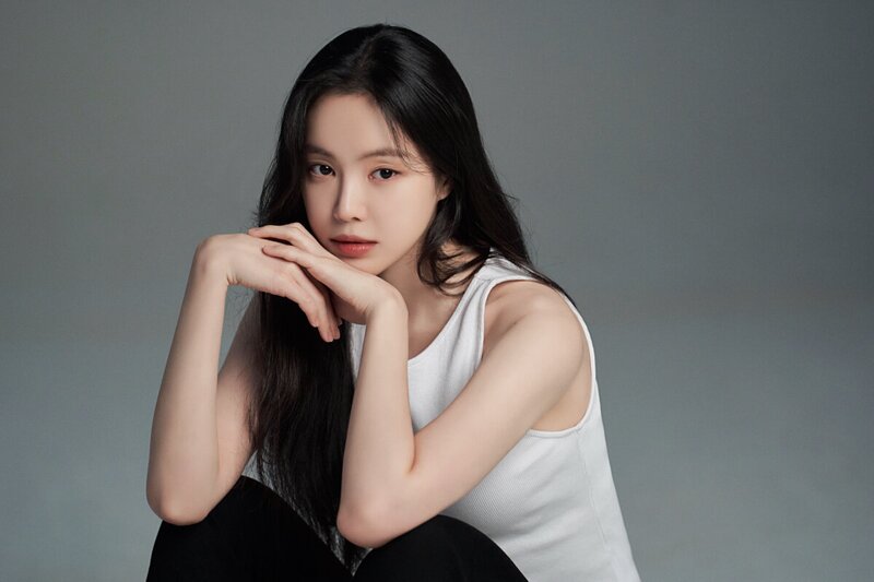 210713 YG Stage Naver Post - Naeun's 2021 Actors Profile Photos Behind documents 4