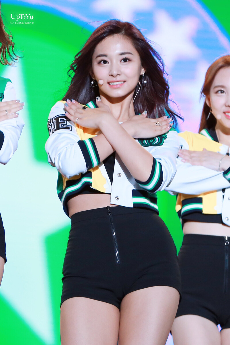 161008 TWICE Tzuyu - DMC Korean Music Wave documents 1