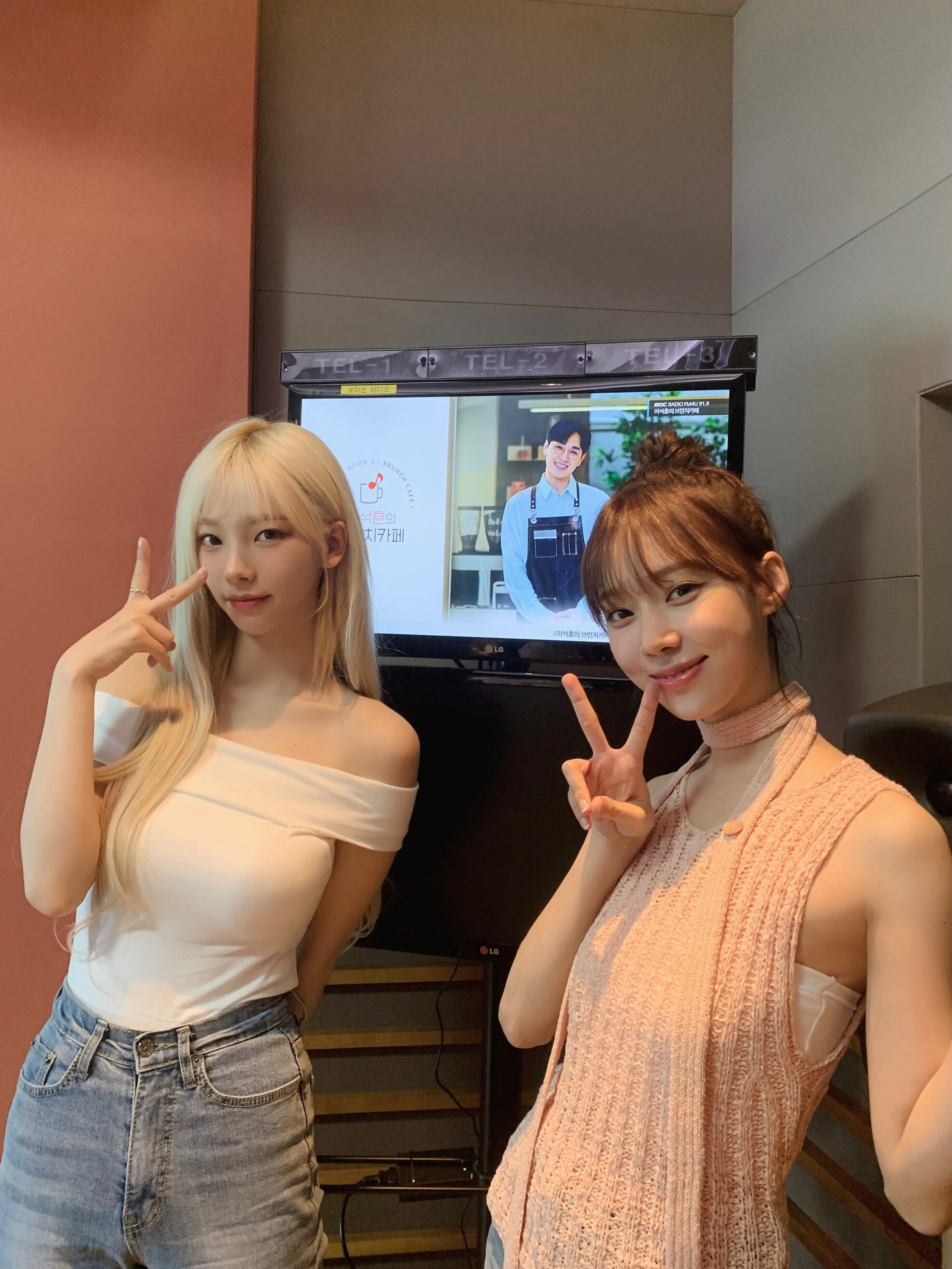 230509 aespa Twitter Update - Karina & Winter | kpopping