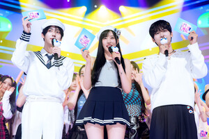 240630 STAYC Yoon, ZB1 Yujin  & Moon Sunghyun- Inkigayo MCs