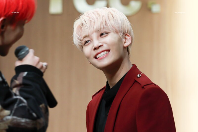 171117 SEVENTEEN at Yeongdeungpo Fansign - Jeonghan documents 10