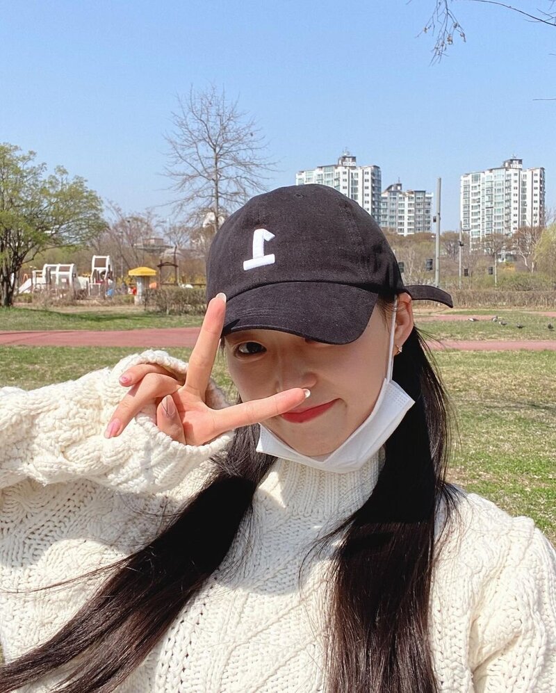 220509 Yeeun Instagram Update documents 2