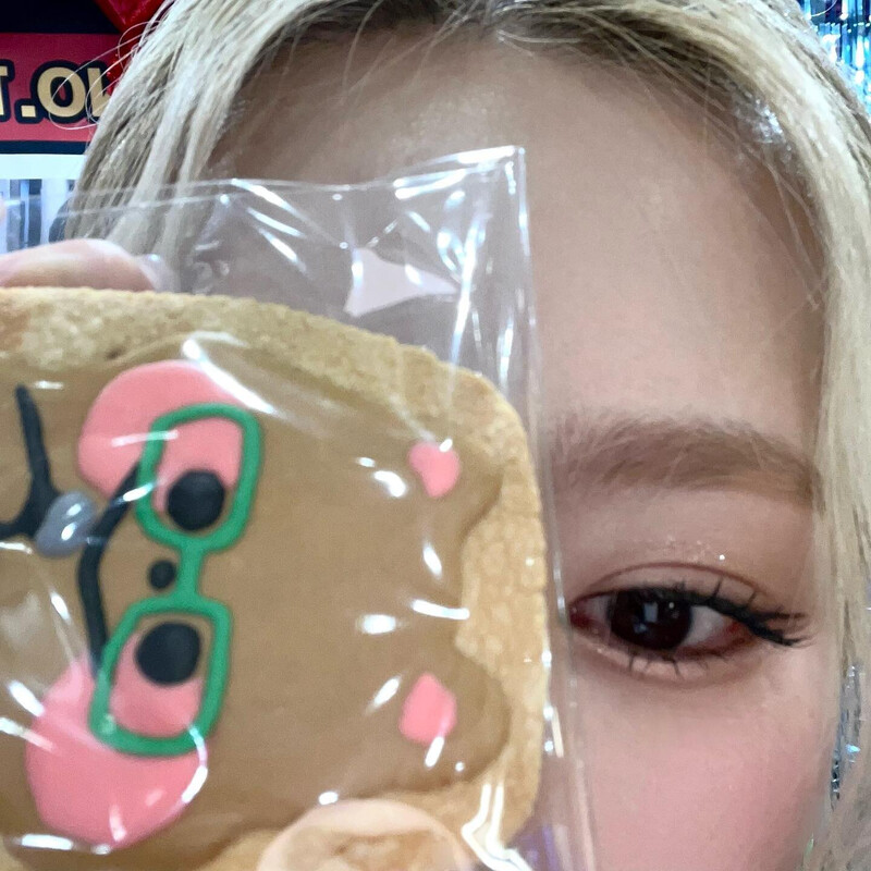 230127 (G)I-DLE Miyeon Instagram Update documents 5