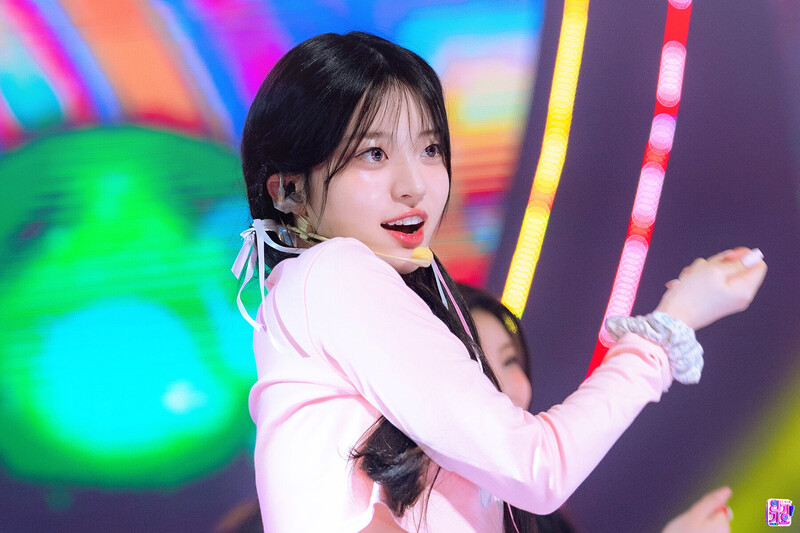 240414 ILLIT Minju - 'Magnetic' at Inkigayo documents 1