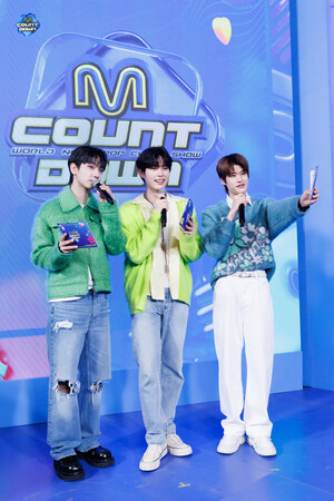 240201 MC Hanbin, Jaehyun, and Sohee at M Countdown