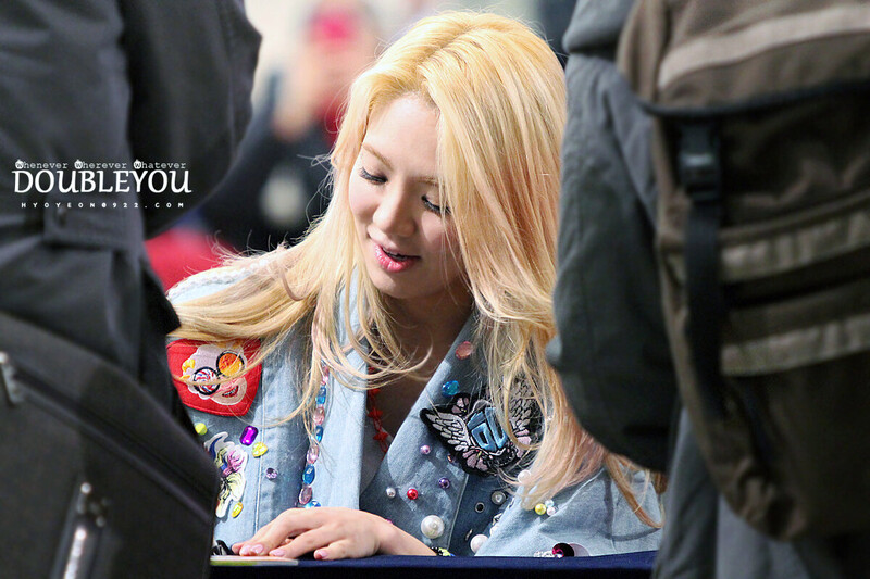 130126 Girls' Generation Hyoyeon at Yeongdon Times Square fansign event documents 8