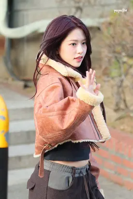 250117 IVE Yujin  - Music Bank Commute