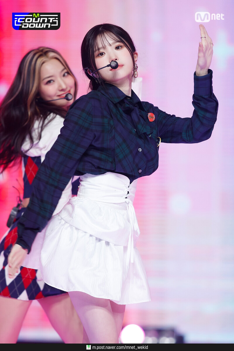 210909 fromis_9 - 'Talk & Talk' at M Countdown documents 19