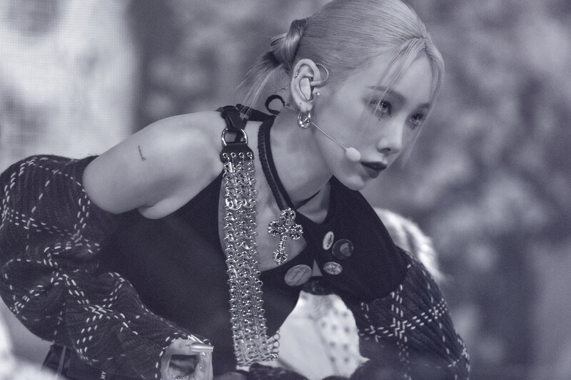 220220 Taeyeon - 'INVU' at Inkigayo documents 14