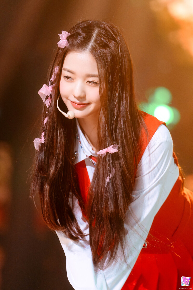 220501 IVE Wonyoung - 'LOVE DIVE' at Inkigayo documents 2