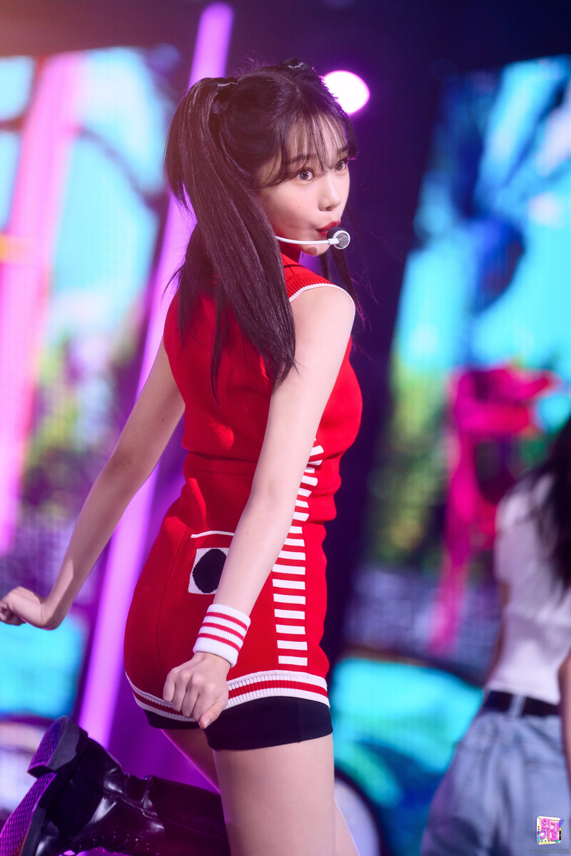 220612 Jo Yuri - 'Love Shhh!' at Inkigayo documents 15