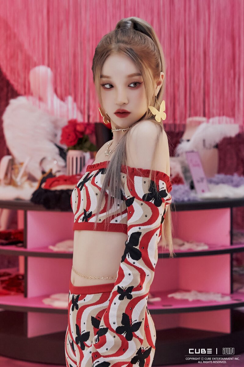 230530 Cube Naver Post - (G)I-DLE 'Queencard' MV Behind documents 10