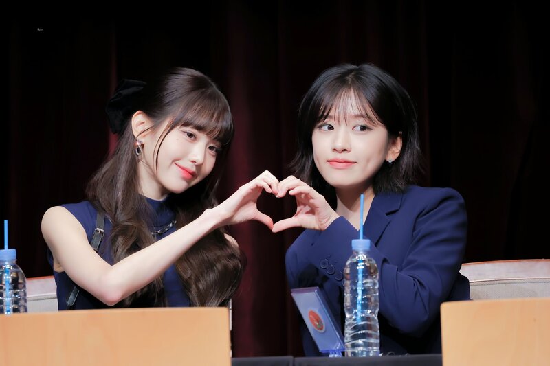 231028 WONYOUNG & YUJIN AT FANSIGN EVENT documents 1