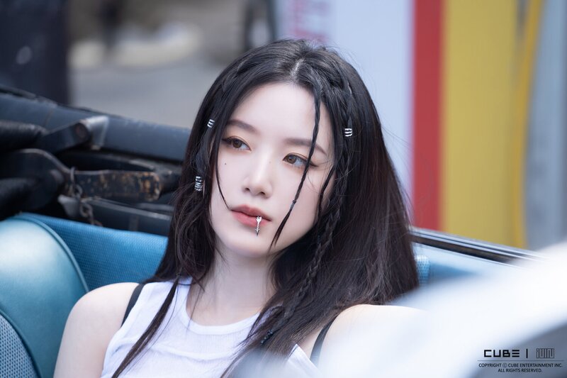 240712 CUBE Entertainment Naver Post with Shuhua - (G)I-DLE 7th Mini Album [I SWAY] Behind the Scenes of the Jacket Shoot documents 8