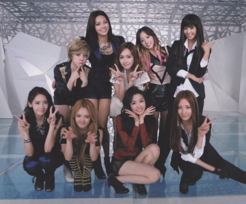 [SCANS] Girls' Generation - The Boys documents 9