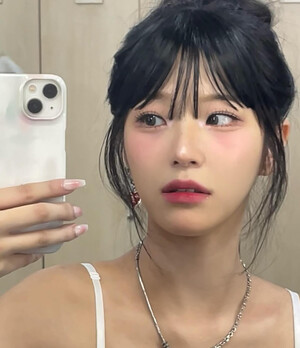 240819 fromis_9 Jiheon Instagram Update