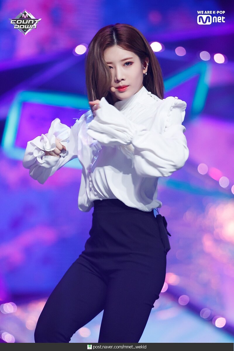190221 LOONA - 'Butterfly' at M COUNTDOWN documents 24