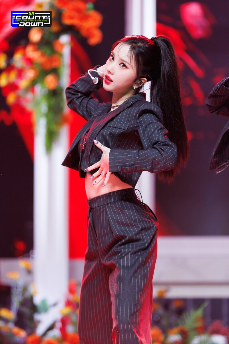 230202 VIVIZ Eunha 'PULL UP' at M Countdown documents 8