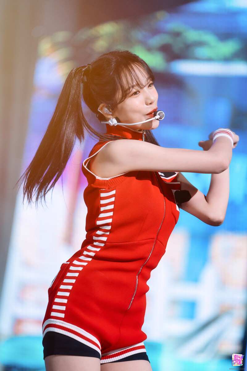 220612 Jo Yuri - 'Love Shhh!' at Inkigayo documents 3