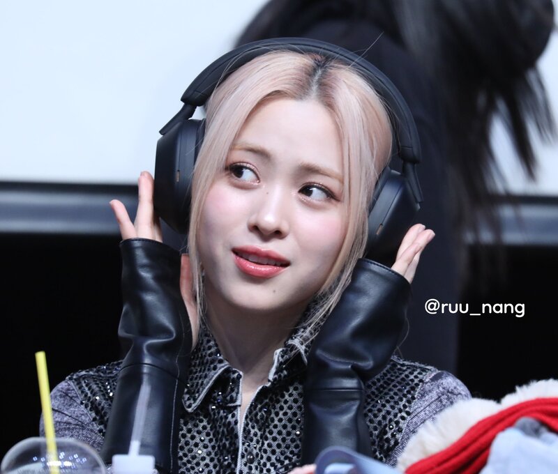 240121 ITZY Ryujin at Withmuu Fansign Event documents 8