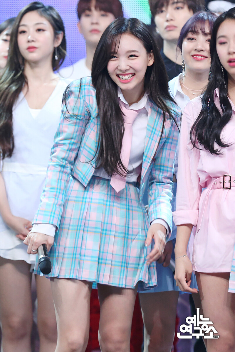 180428 TWICE Nayeon - 'What is Love?' at Music Core documents 1