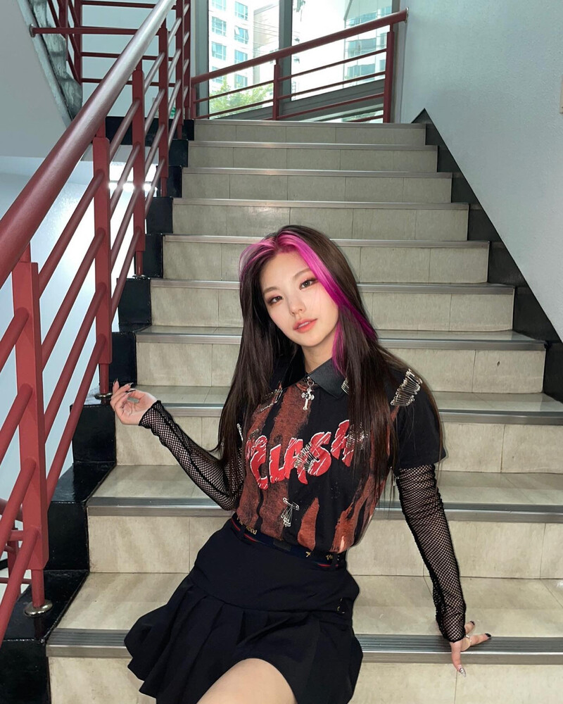 211011 ITZY Instagram Update - Yeji documents 1