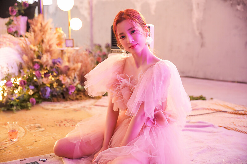 220214 Apink 'Dilemma' MV Shoot by Melon documents 3