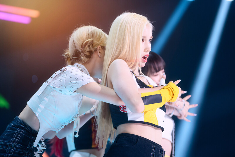 220703 Kep1er Bahiyyih 'Up!' at Inkigayo documents 6