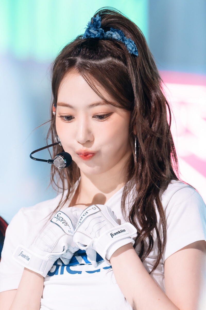 221023 LE SSERAFIM Sakura - 'ANTIFRAGILE' at Inkigayo documents 20