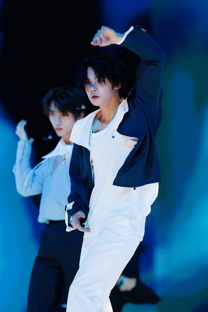 221126 TXT Yeonjun at Melon Music Awards documents 4