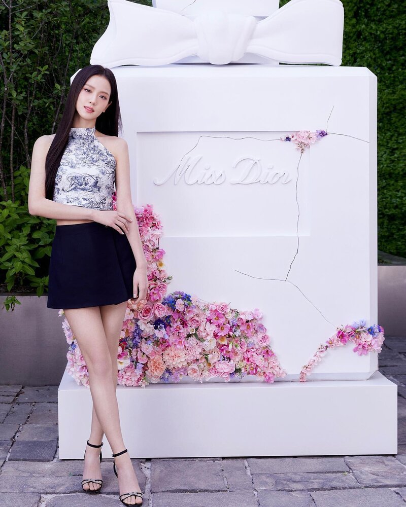 230505 JISOO- MISS DIOR Exhibition at Seoul documents 2
