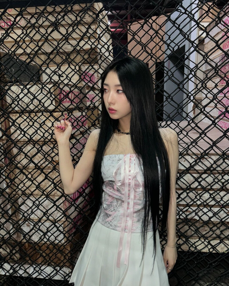 240921 - YeoJin Instagram Update documents 7