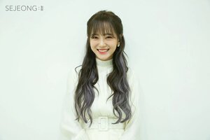 200330 Jellyfish Ent. Naver Update -  Sejeong's “Plant” Music Show behind the scenes
