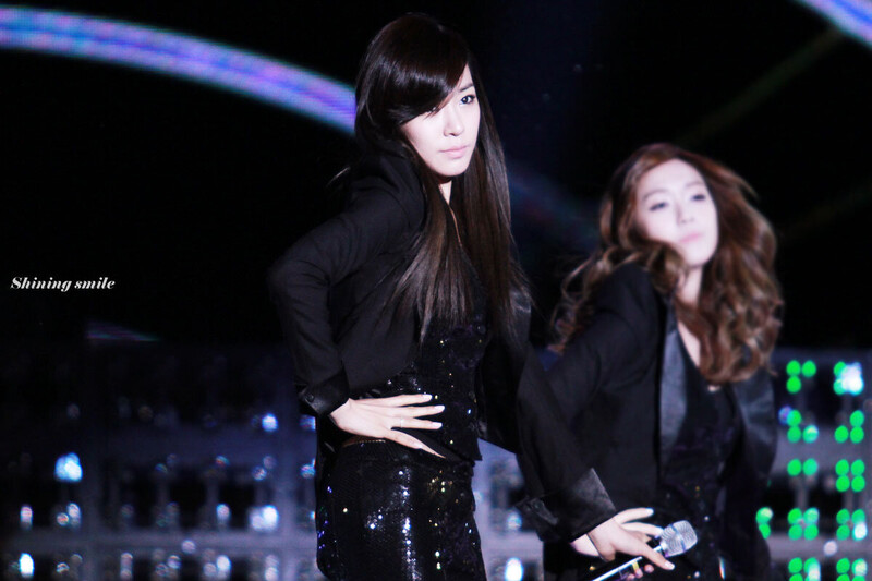 111002 Girls' Generation Tiffany at Busan Power Concert documents 11