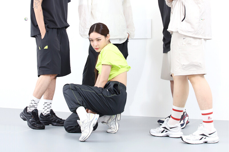 210604 MNH Naver Post - Chungha's Reebok Photoshoot Behind documents 23