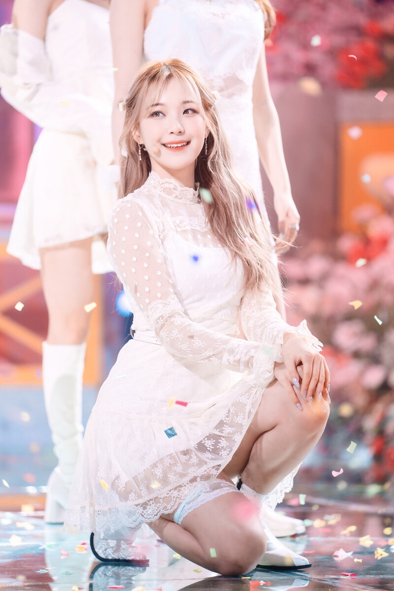 220123 fromis_9 Jiheon - 'DM' at Inkigayo documents 14