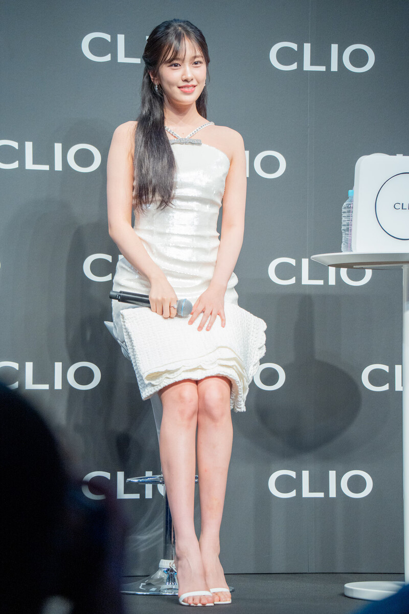 241010 IVE's Yujin at CLIO Product Launch Event in Japan documents 1