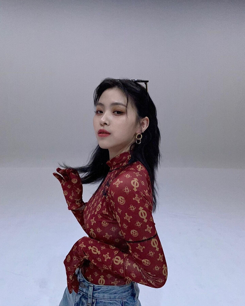 211205 ITZY Instagram Update - Ryujin documents 2