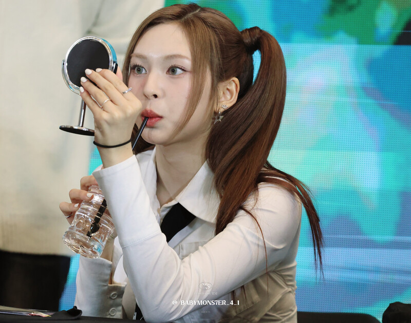 240413 BABYMONSTER Chiquita - YG Fansign Event documents 2